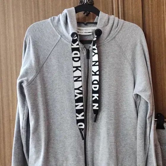 DKNY SPORT 트레이닝 세트 (그레이) - 7번째 이미지
