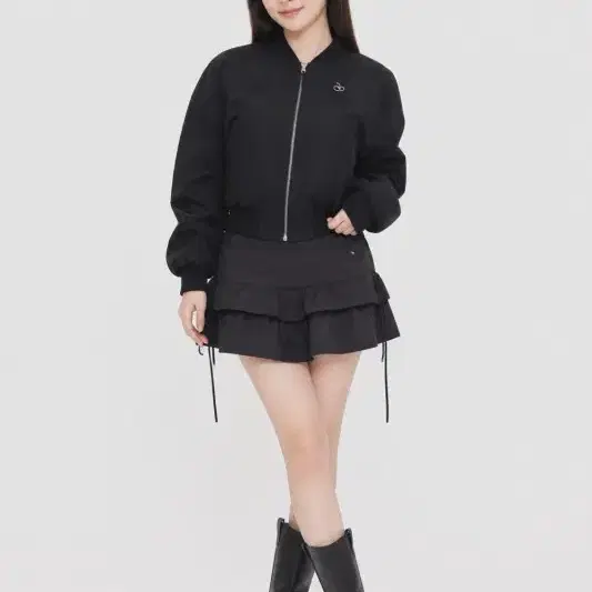 여S/키르시 22FW 체리 로고 블랙 컬러 바람막이