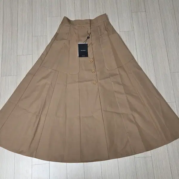 더 로랑 플레어 스커트