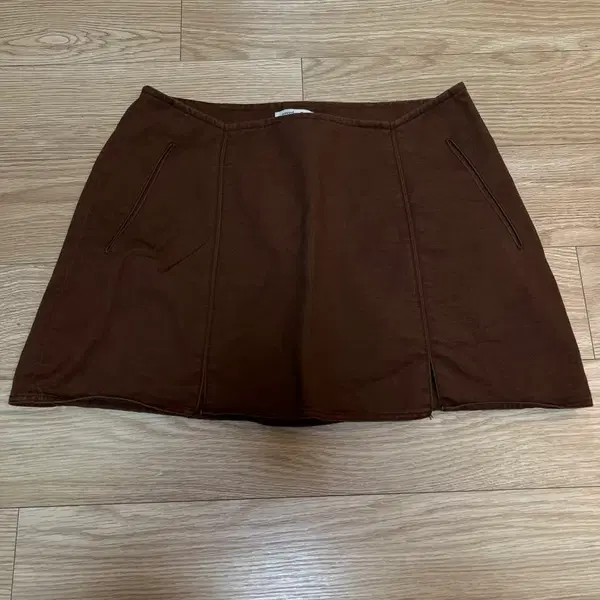오버듀플레어 브라운 스커트