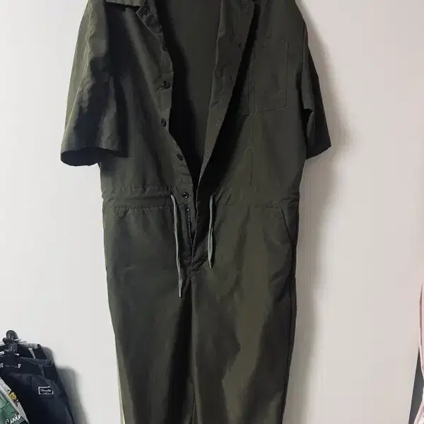 남성 카키 올리브 반팔 카라 점프 슈트(136cm) L사이즈