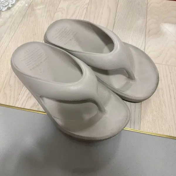 뉴발란스 슬리퍼