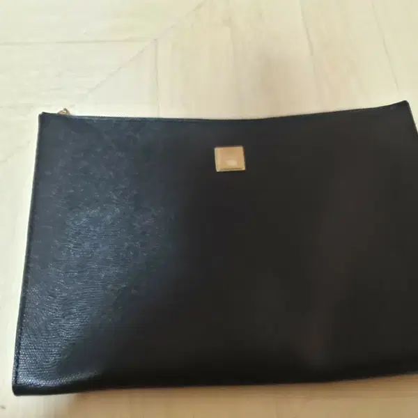 SISLEY (정품) 금장 블랙 레더 클러치