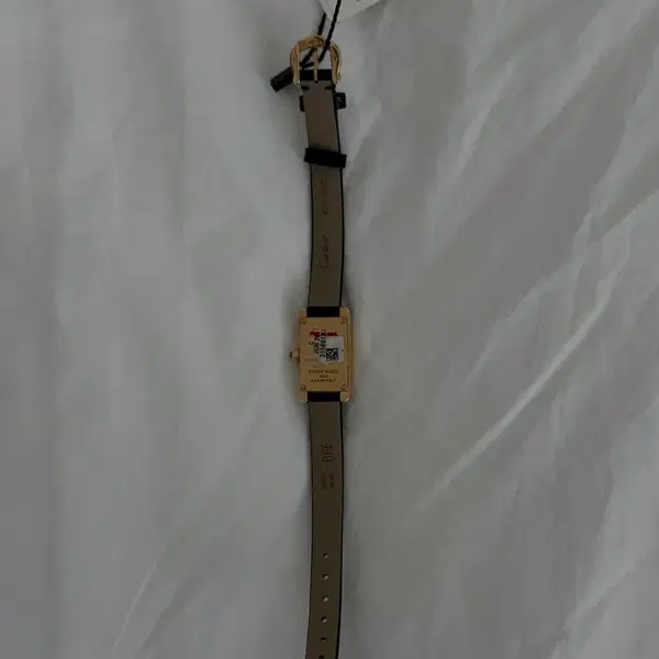 까르띠에 탱크 아메리칸 미니 옐로우 골드 (Cartier Tank Americaine Mini) - 8번째 이미지