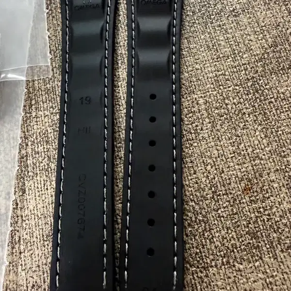 오메가 아쿠아테라 38mm 용 정품 블랙 러버밴드 러버스트랩 세트 - 2번째 이미지