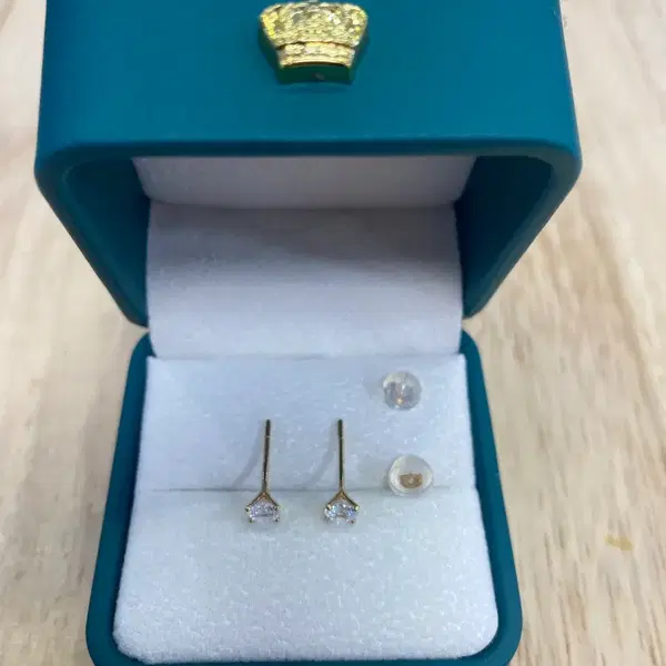 14K 옐로우골드 큐빅 약 4mm 귀걸이