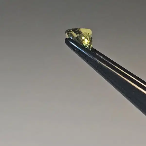 1.18ct 천연 비가열 옐로우 그린 사파이어 원석 나석 - 4번째 이미지