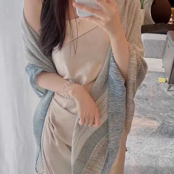 새상품 미개봉 블루그레이 체크 면마 숄 머플러 130*130 cm - 2번째 이미지
