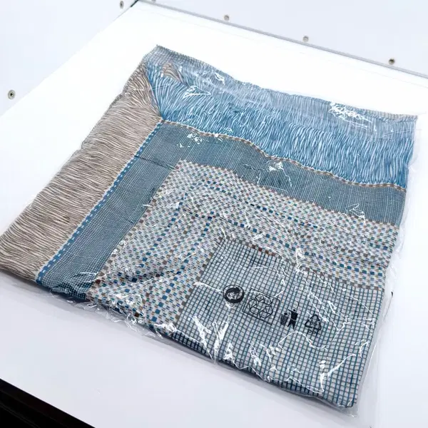 새상품 미개봉 블루그레이 체크 면마 숄 머플러 130*130 cm - 6번째 이미지