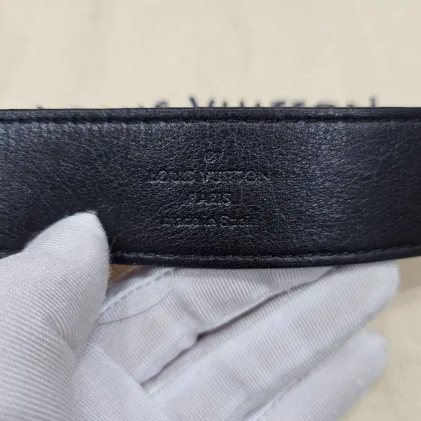 루이비통 트위스트 에삐 벨트 블랙 M9360 - 4번째 이미지