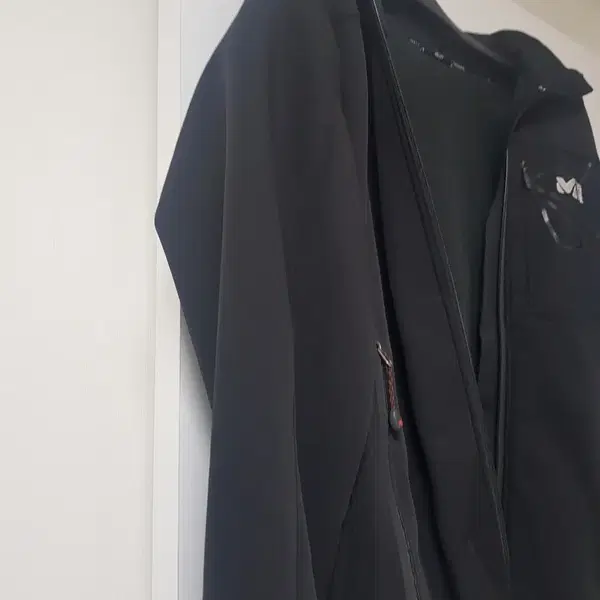 MILLET outdoor 밀레 블랙 후드 아웃도어 등산 자켓 밀레 블랙 후드 자켓 등산의류 등산복 의류 안감 기모 - 5번째 이미지