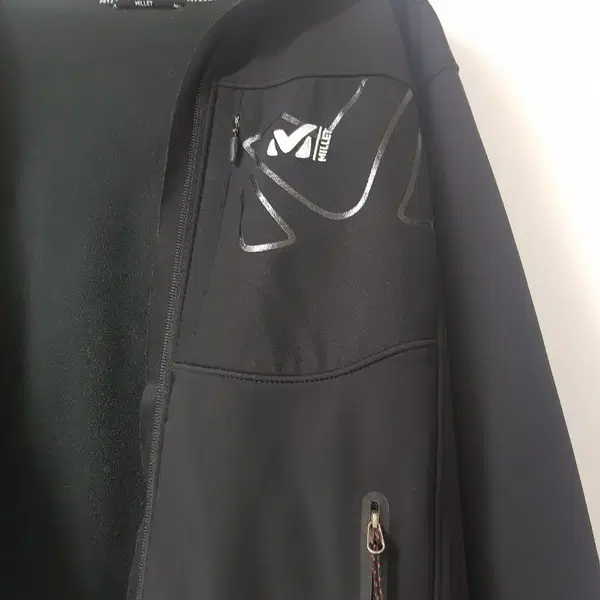 MILLET outdoor 밀레 블랙 후드 아웃도어 등산 자켓 밀레 블랙 후드 자켓 등산의류 등산복 의류 안감 기모 - 8번째 이미지