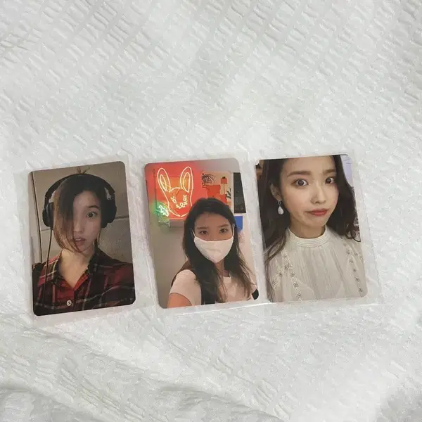 아이유 13주년 굿즈 일괄 (메모리북,키링,포카 케이스,배송지연 포카)