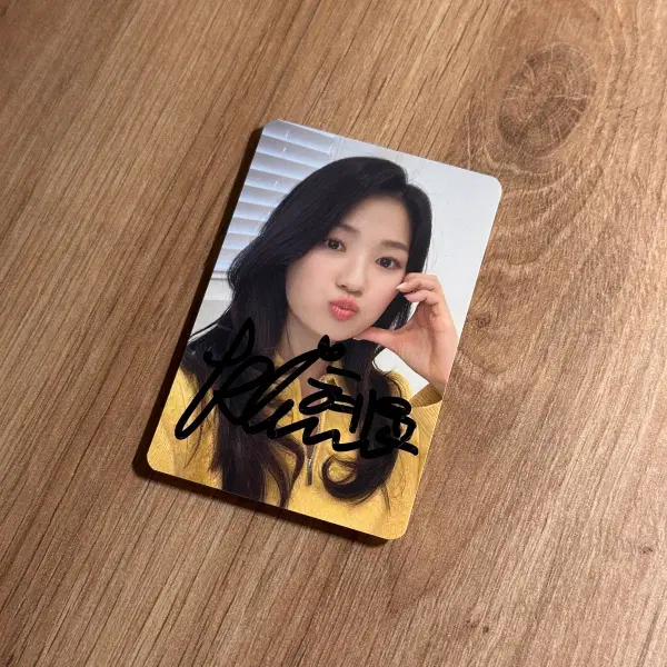 배우 김혜윤 친필 싸인 포카 양도