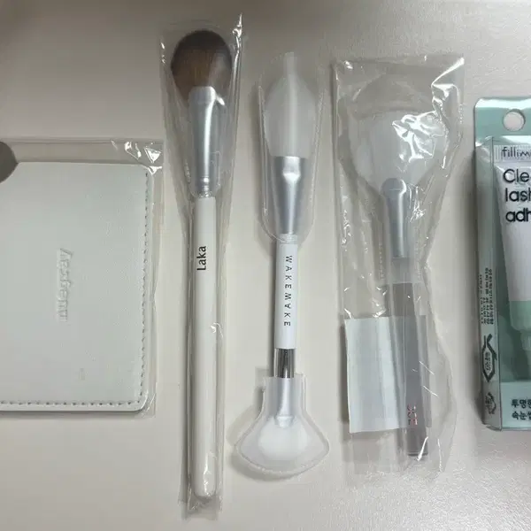 화이트 메이크업 브러쉬 일괄 (새상품)