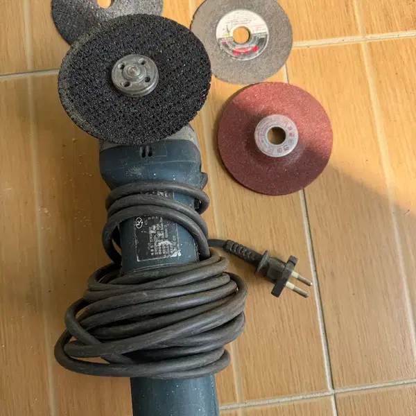 보쉬 100mm 전기 그라인더 디스크 포함