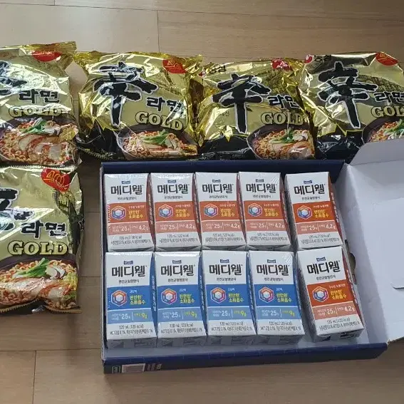 메디웰 낱개 12개 +매울신라면 낱개 6개 18,000원 팝니다.