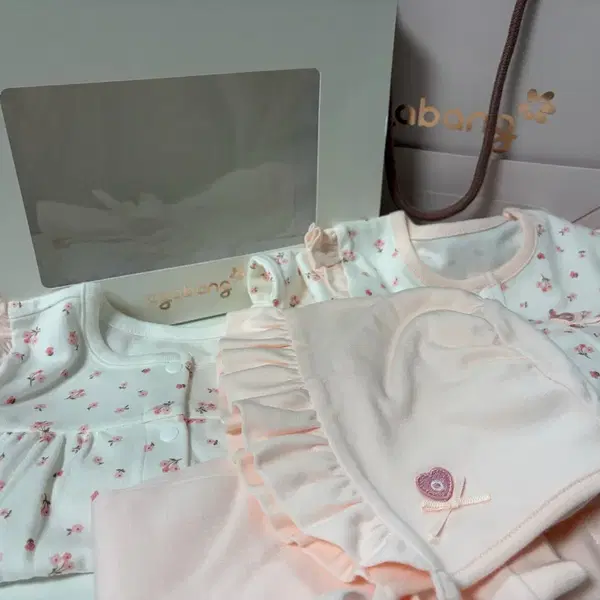 아가방 꽃무늬 아기옷 세트 바디수트,보넷,상하의