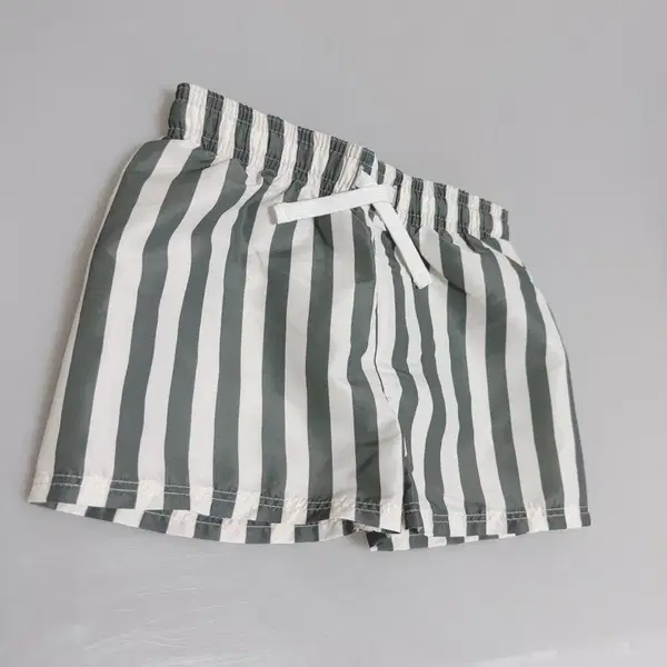 (미사용 새상품 수영복) H&M 키즈 스트라이프 반바지 수영복 (9-12개월) - 9번째 이미지