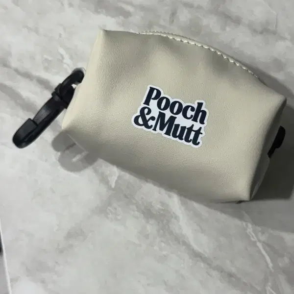 <새제품> Pooch & Mutt 풉백 홀더 (똥주머니,배변봉투롤 포함)